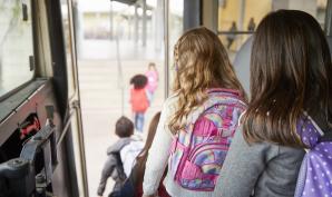 descente du car scolaire