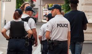 la police dans les écoles est-ce la solution ?