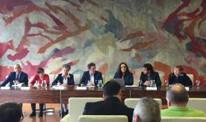 Carla Dugault et Rodrigo Arenas à la mairie de Grenoble lors de la conférence de presse de lancement du congrès